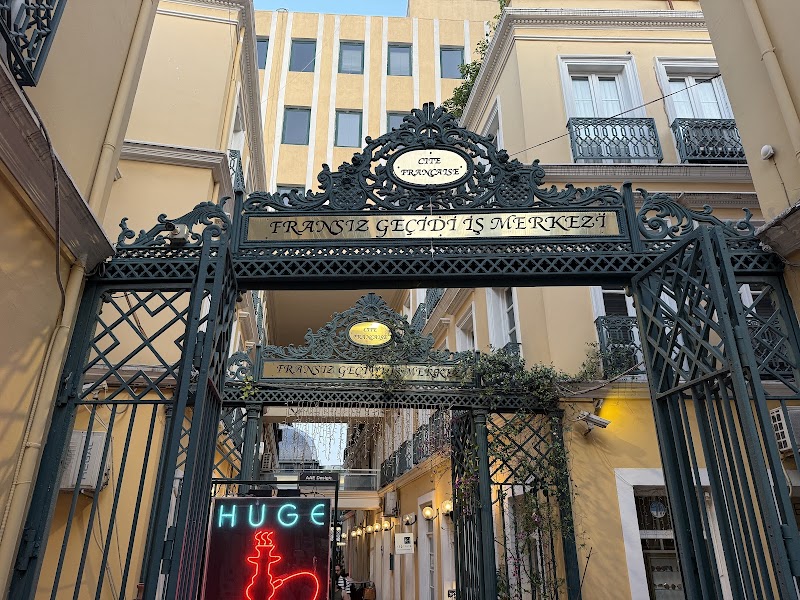 Fransız Geçidi İş Merkezi